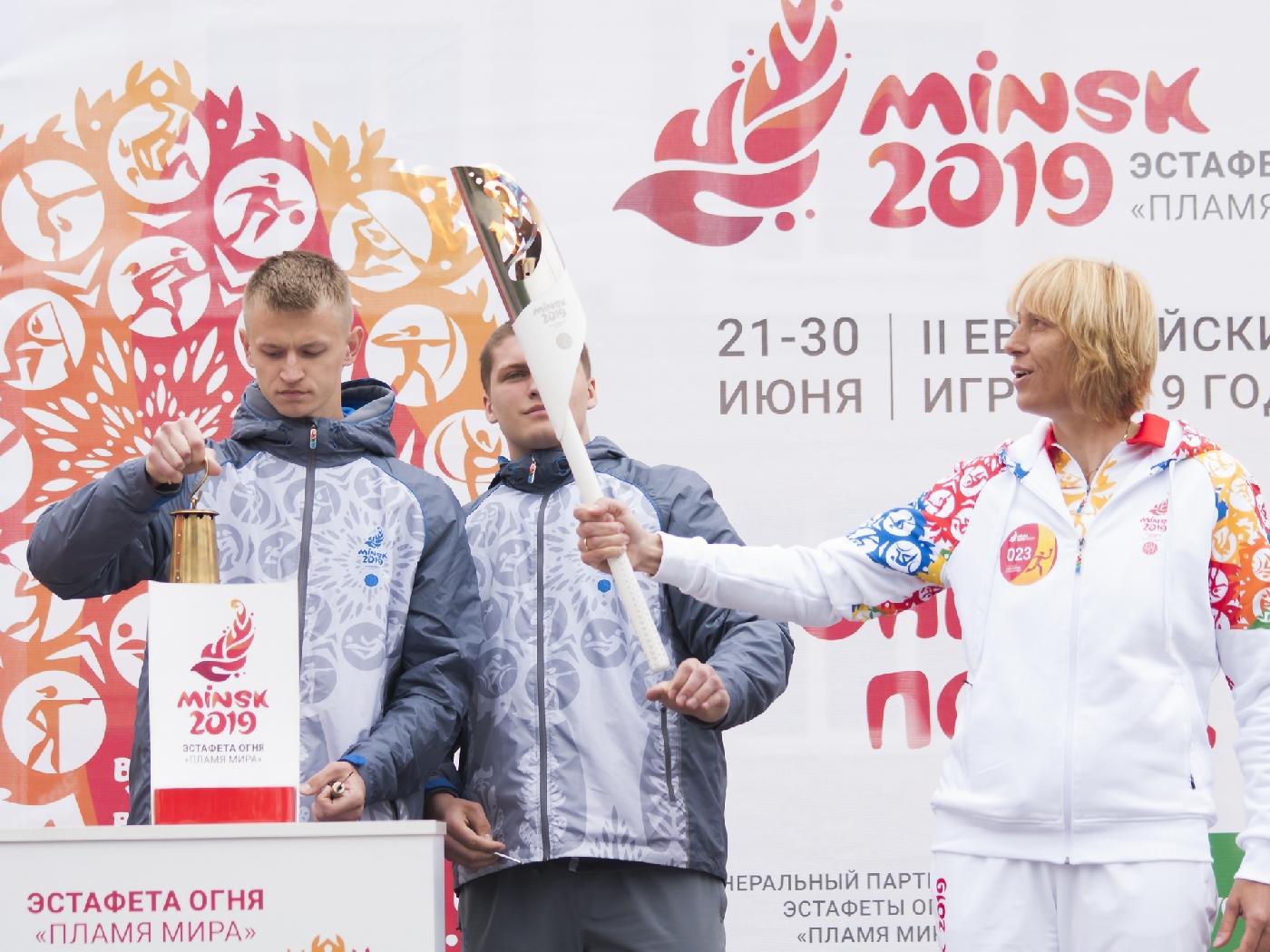 Олимпийская чемпионка Екатерина Карстен приняла участие в эстафете «Пламя мира» Олимпийская чемпионка Екатерина Карстен приняла участие в эстафете «Пламя мира»