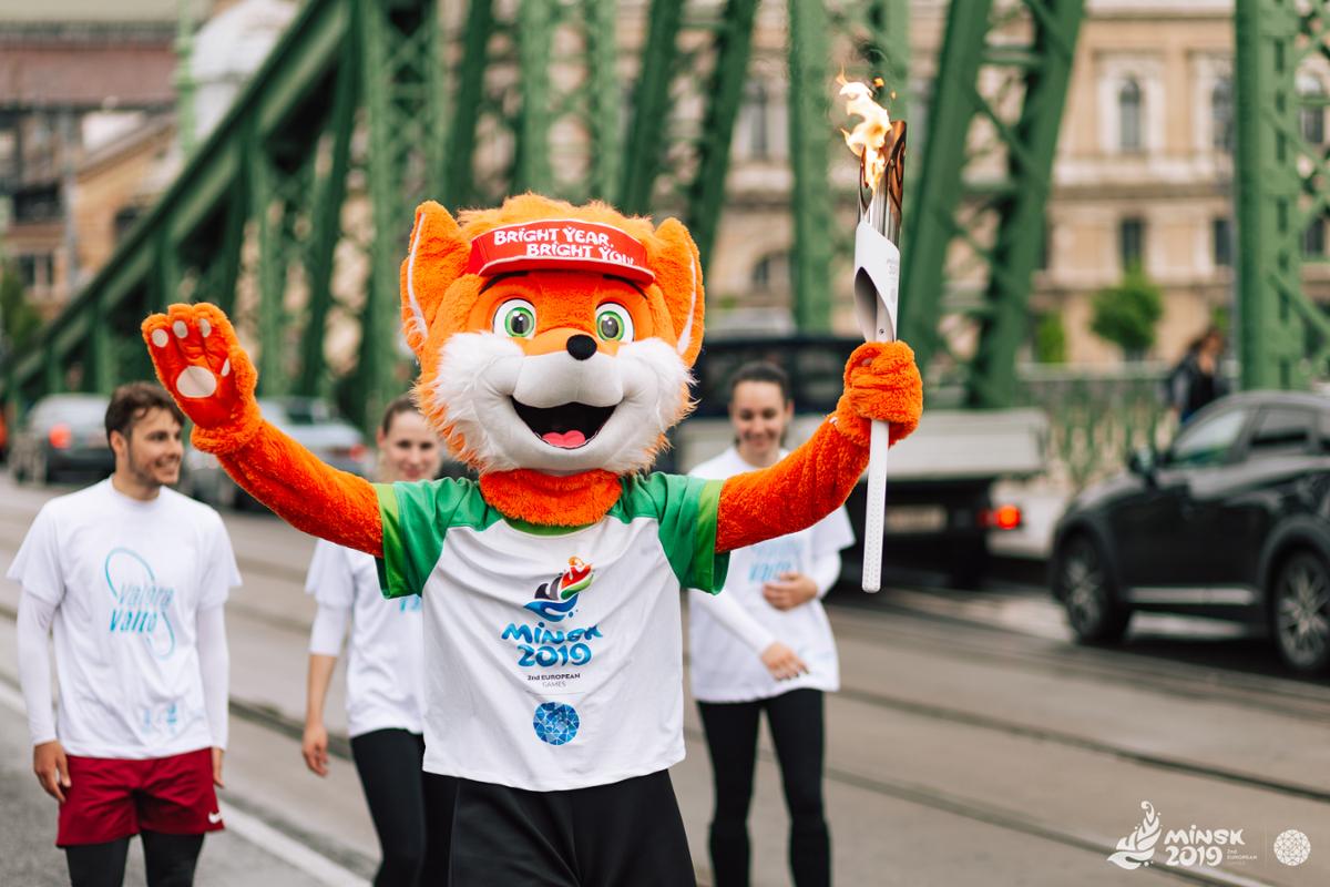 Эстафета огня II Европейских игр прошла по территории Австрии и Венгрии (ФОТО) Эстафета огня II Европейских игр прошла по территории Австрии и Венгрии (ФОТО)