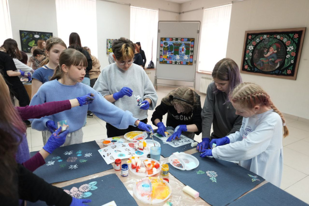 Фестиваль «Вытокі»: маляваныя дываны и уникальный завод