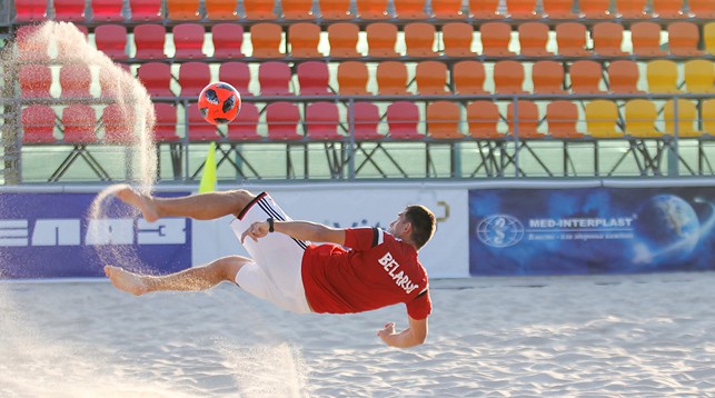 Белорусы сыграют с турками, поляками и итальянцами на этапе Евролиги по пляжному футболу