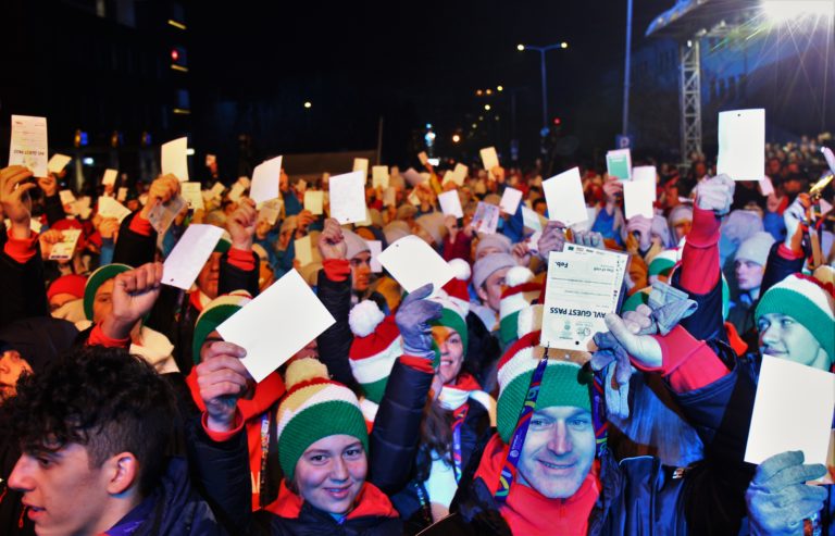 Прошла церемония закрытия зимнего ЕЮОФ-2019