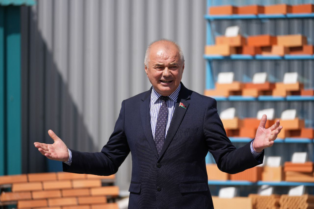 photo_2022-06-03_19-59-33.jpg photo_2022-06-03_19-59-33.jpg