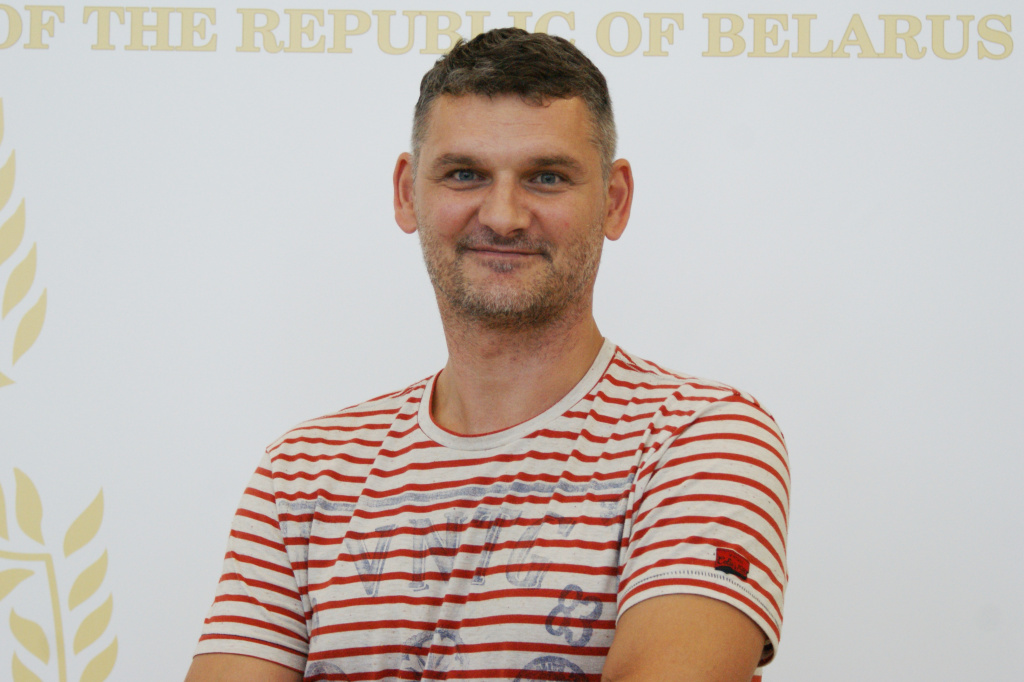 Дмитрий Кот_главный тренер.JPG