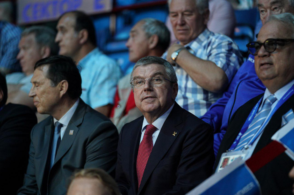 Бах на трибуне.jpg