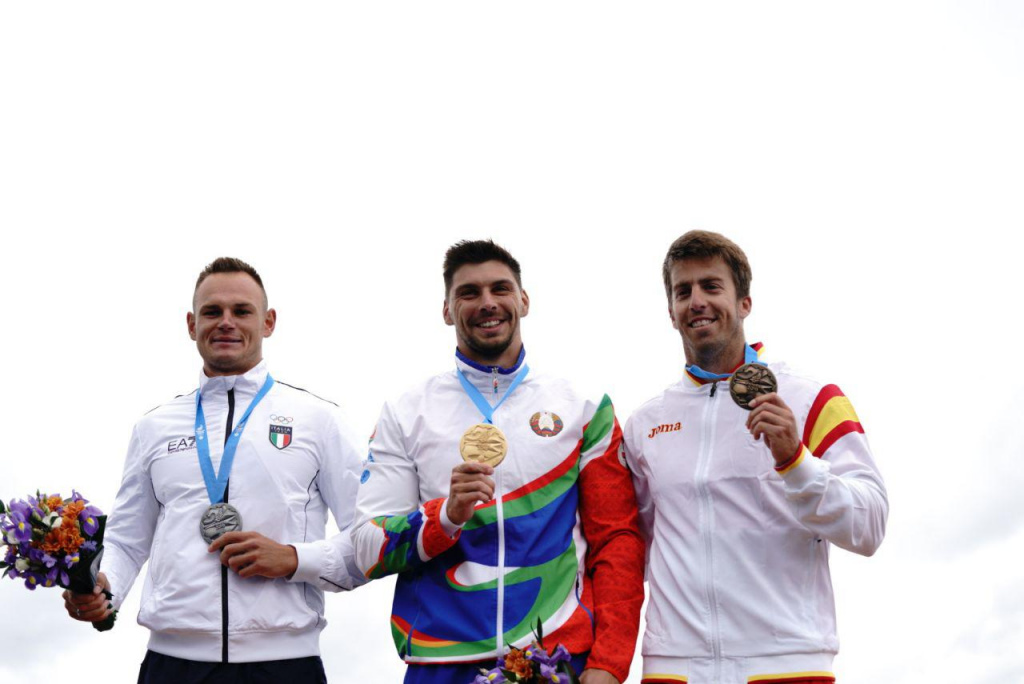 Артем Козырь_награждение 2.jpg