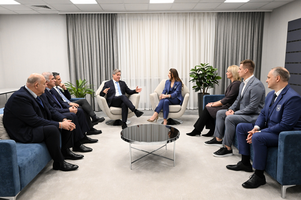 Meeting 35.jpg Meeting 35.jpg