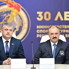 Виктор Лукашенко поздравил Министерство спорта и туризма Республики Беларусь с 30-летием 1