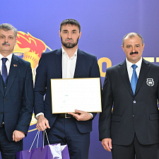 Виктор Лукашенко поздравил Министерство спорта и туризма Республики Беларусь с 30-летием 12