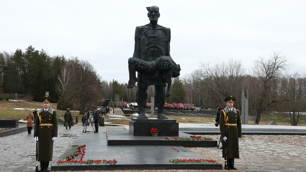 Александр Лукашенко: память и долг привели нас сегодня в Хатынь