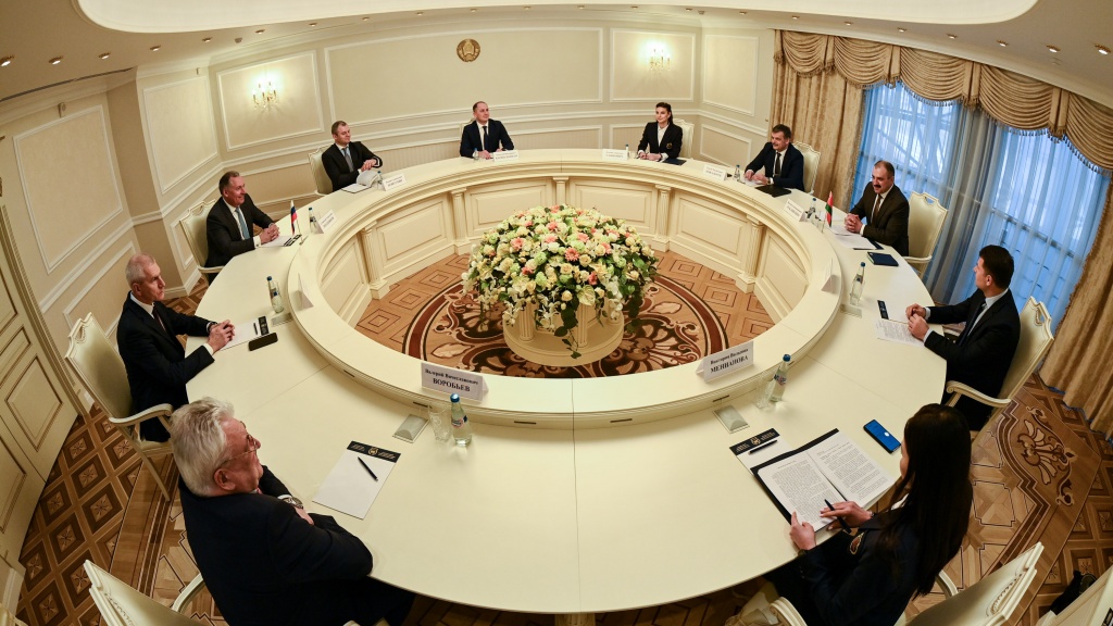 Виктор Лукашенко и Станислав Поздняков провели рабочую встречу в Минске Виктор Лукашенко и Станислав Поздняков провели рабочую встречу в Минске