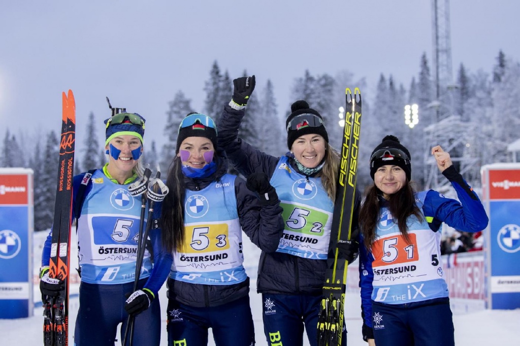 Серебро в эстафете на Кубке мира по биатлону