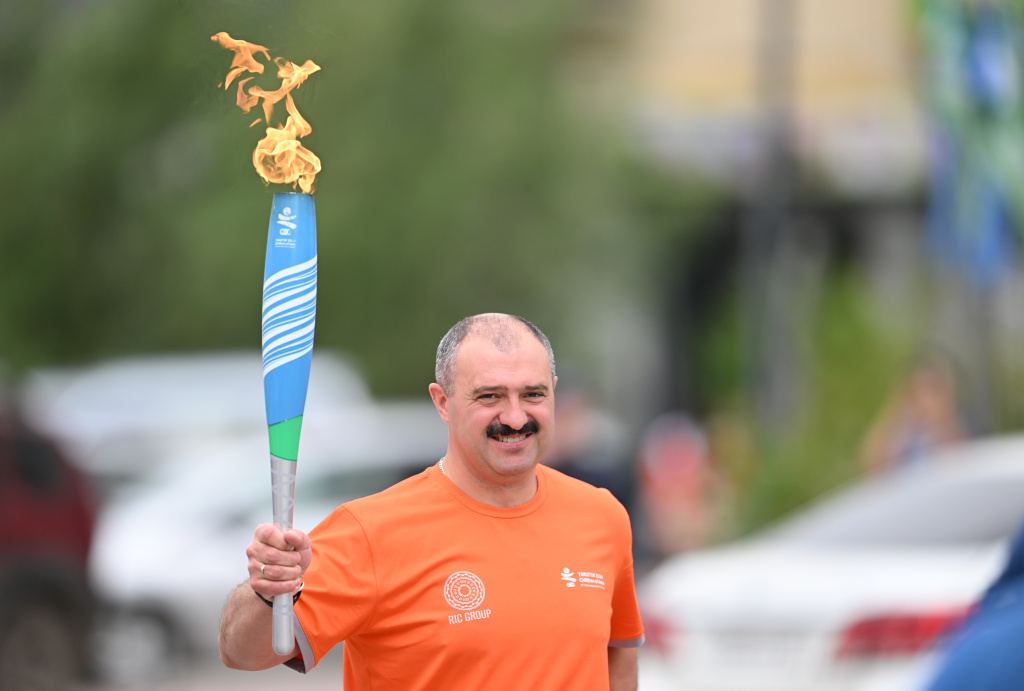 Viktor Lukashenko joins Children of Asia Games torch relay in Yakutsk