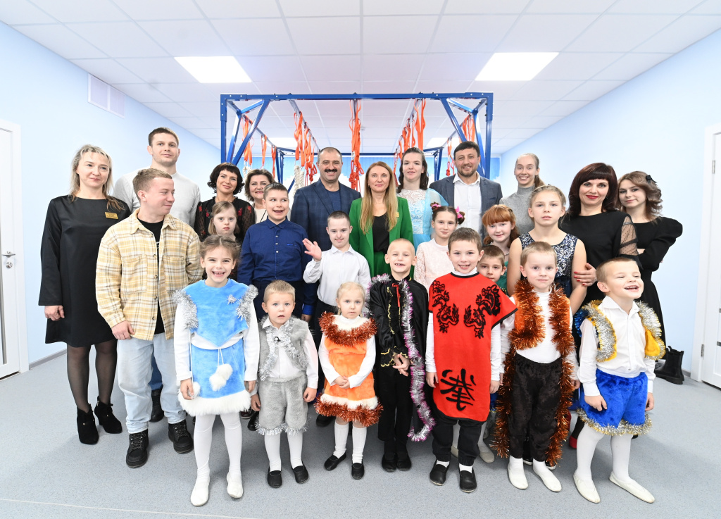 Our Children charity campaign: Viktor  Lukashenko wishes happy holidays to children in Slonim