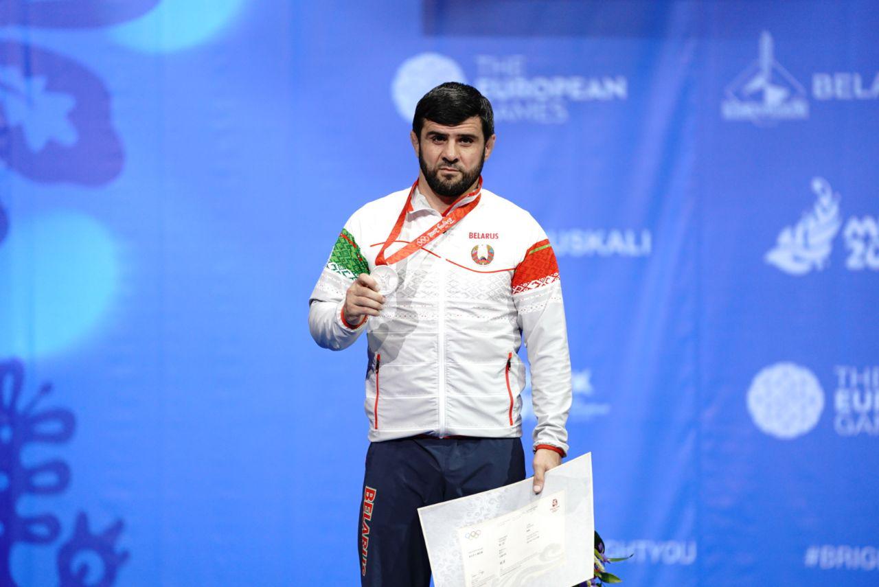 Murad Gaidarov accepts 2008 Beijing silver medal