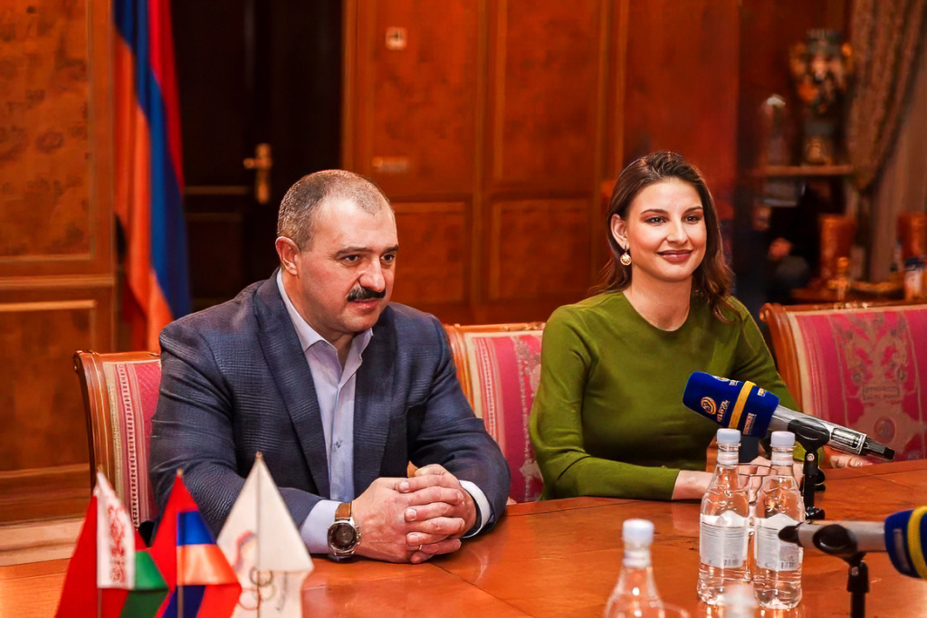 Viktor Lukashenko gets acquainted with athletes' training programs in Armenia