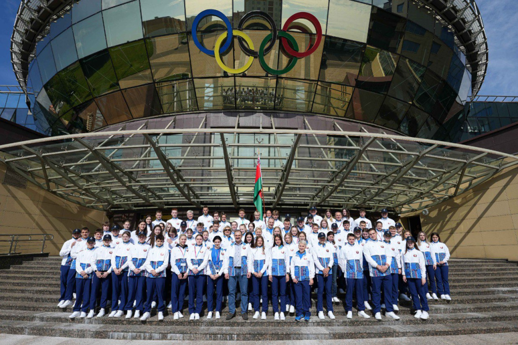 Viktor Lukashenko meets with young Belarusian athletes