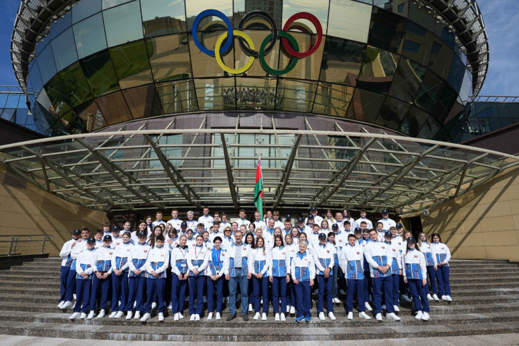 Viktor Lukashenko meets with young Belarusian athletes Viktor Lukashenko meets with young Belarusian athletes