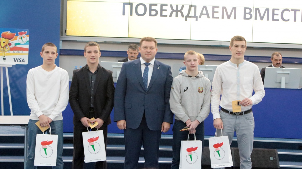 Победителям и призерам ЕЮОФ-2019 вручены именные стипендии Президентского спортивного клуба Победителям и призерам ЕЮОФ-2019 вручены именные стипендии Президентского спортивного клуба