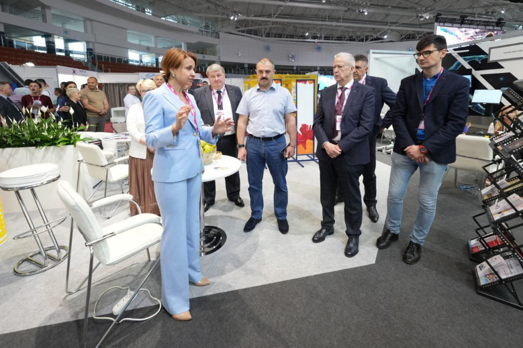 NOC president meets with Belarusian athletes at TIBO 2022