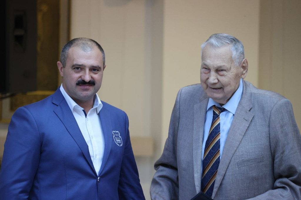 Aleksandr Medved receives birthday greetings