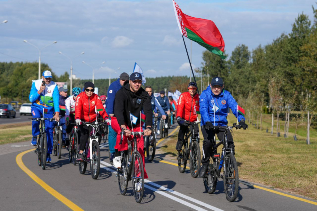 NOC takes part in bike ride on Day of People’s Unity 