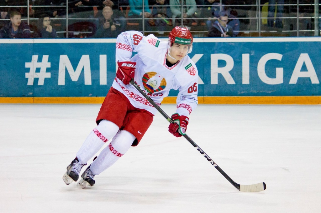 Егор Шарангович дебютировал в НХЛ