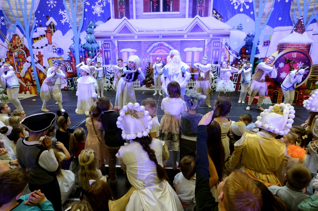 «Olympic Christmas tree»: famous athletes, a New Year's costumes parade and a quest «Olympic Christmas tree»: famous athletes, a New Year's costumes parade and a quest