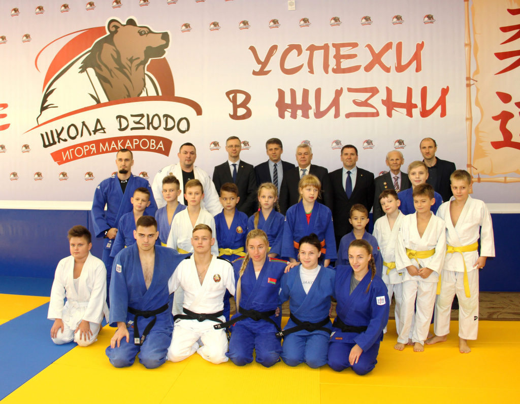 Олимпийский чемпион Игорь Макаров открыл новый зал своей школы дзюдо в Гомеле