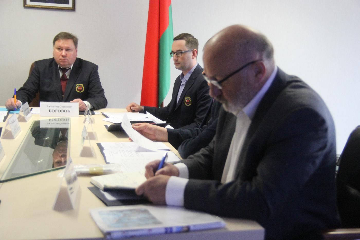 Заседание комиссии по работе с федерациями по видам спорта прошло в НОК Беларуси