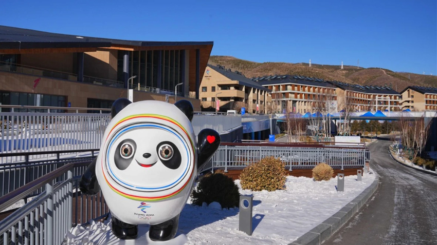 Первые делегации начали прибывать в олимпийские деревни зимних Игр