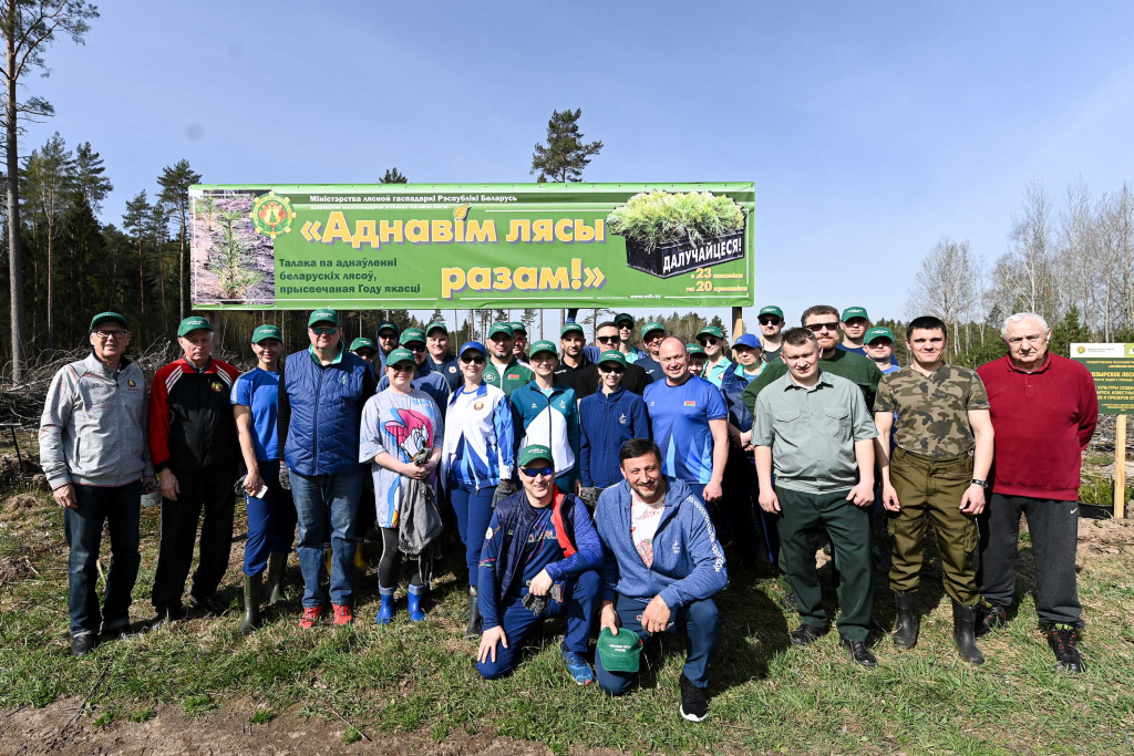 Belarus’ NOC, athletes, sport veterans join tree planting campaign