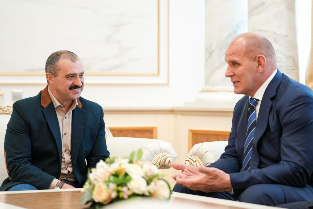 Viktor Lukashenko, Aleksandr Karelin discuss Belarus-Russia cooperation in sport