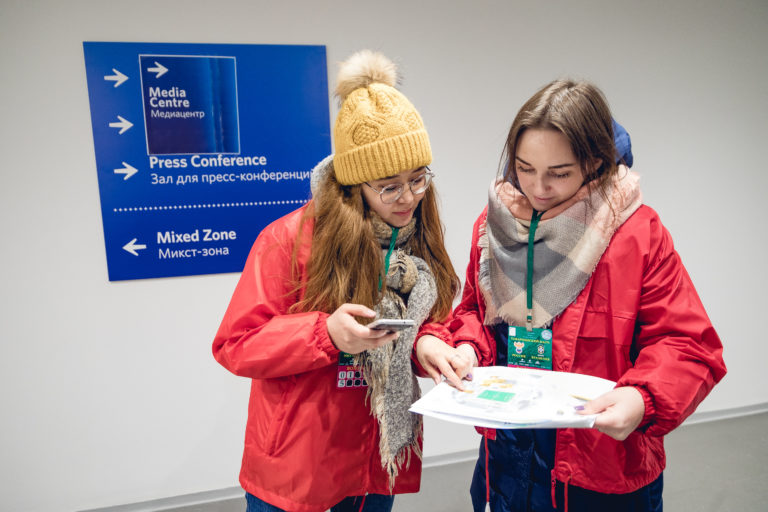 Волонтеры II Европейских игр приняли участие в тестовом матче между сборными России и Бразилии накануне ЧМ-2018 по футболу