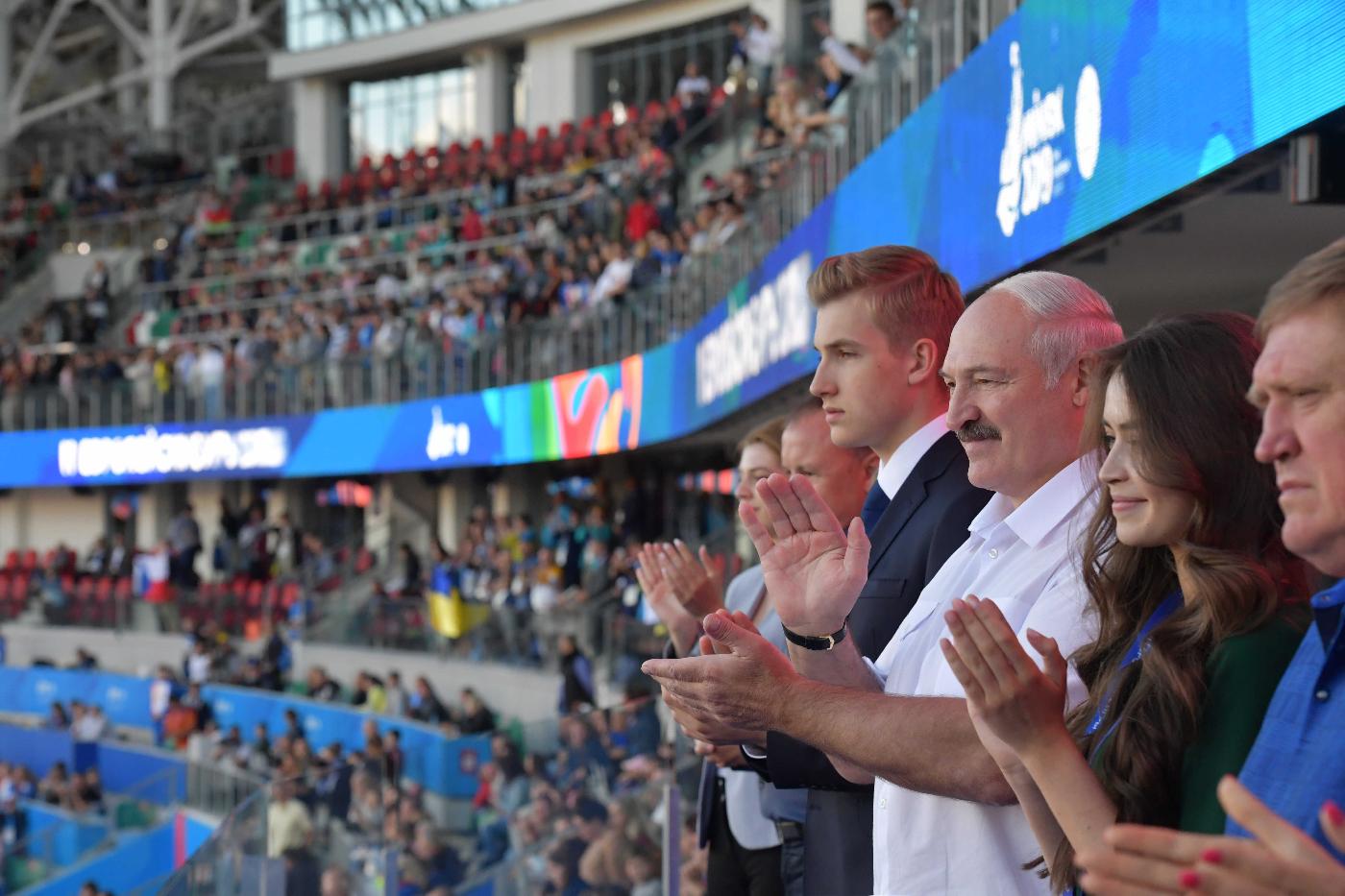 Лукашенко пришел на «Динамо» поболеть за белорусских легкоатлетов в финале командного турнира II Европейских игр