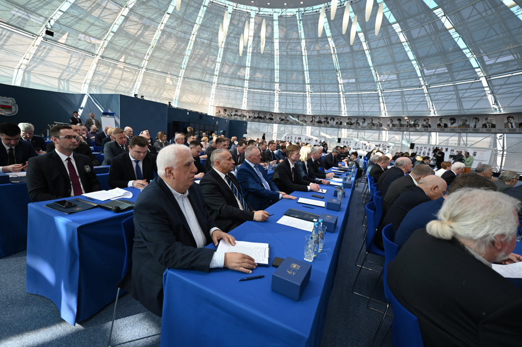 Генассамблея Новицкий NZ6_0029.JPG