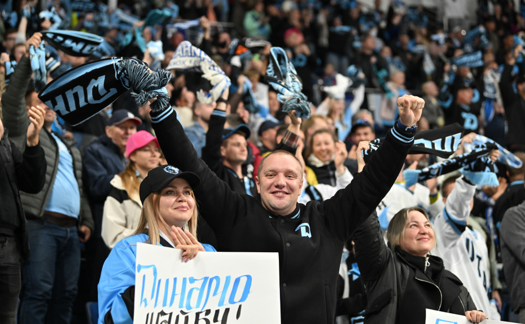 NZ9_4429_1 болельщики.JPG