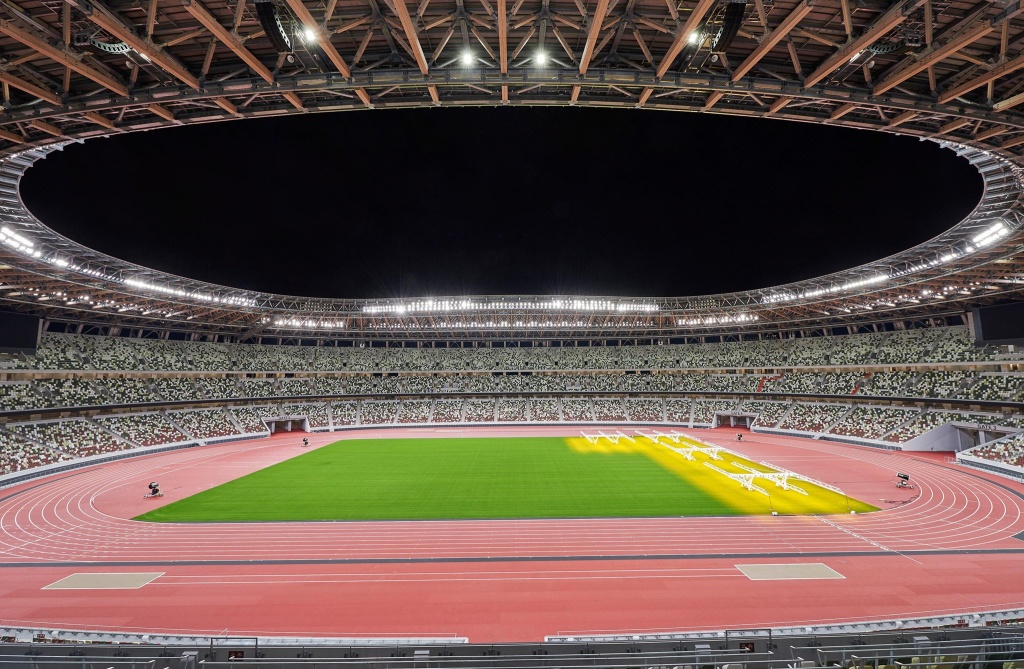 Олимпийский стадион в Токио внутри.jpg