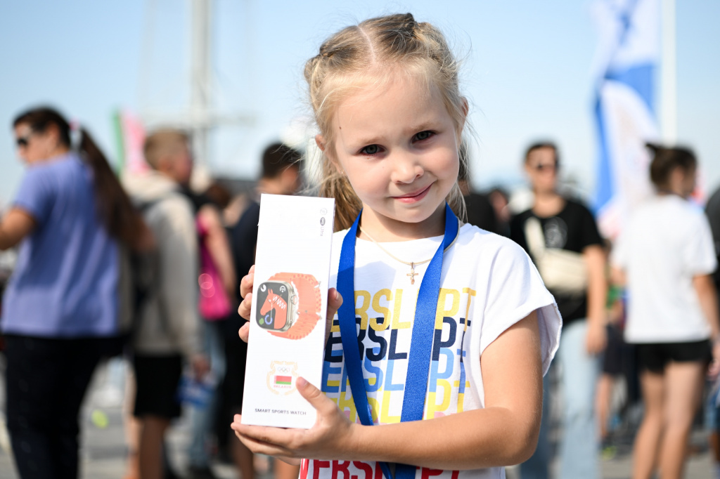 ОЛимпик дей Девочка и приз.jpg