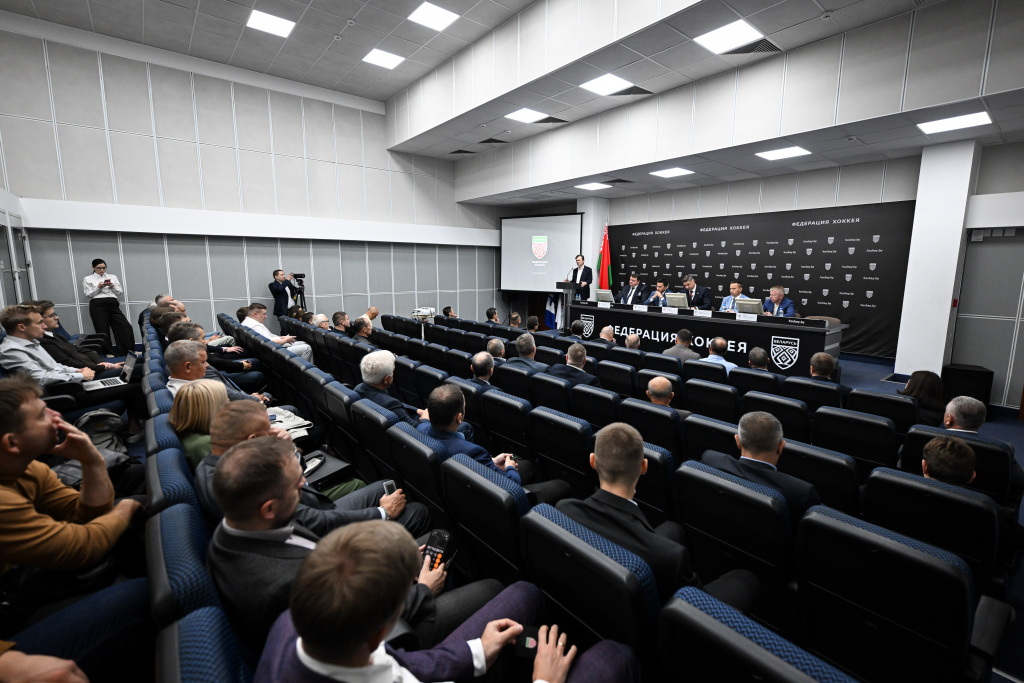 Конфереция ассоциации хоккея 42.jpg