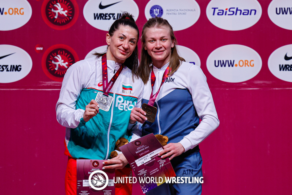 Podium 57kg WW - Gold Iryna Kurachkina (AIN), Silver Evelina Georgieva Nikolova (BUL) 0250-X5.jpg