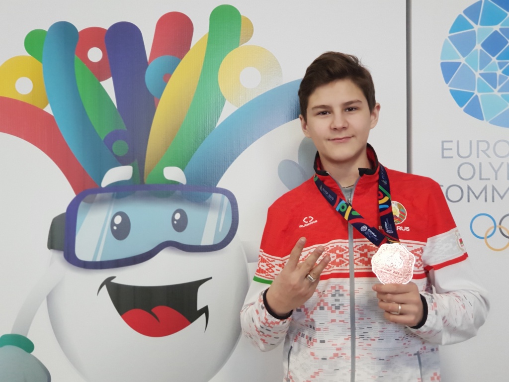 Евгений Пузанов фигурное катание.jpg