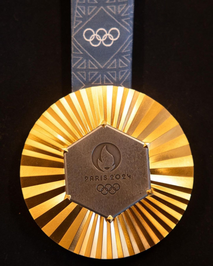 МЕдаль_аверс Париж 24.jpg
