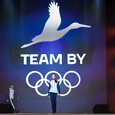 отмечает 30-летие 119