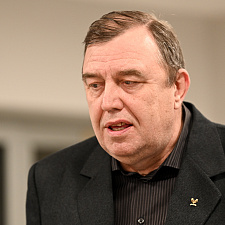 отмечает 30-летие 6