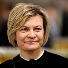 отмечает 30-летие 18