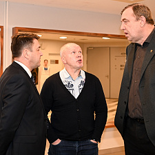 отмечает 30-летие 12