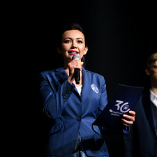 отмечает 30-летие 80