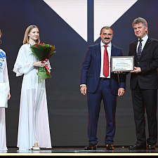 отмечает 30-летие 88