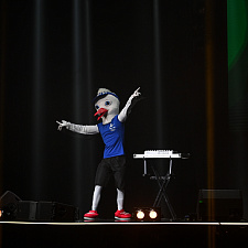 отмечает 30-летие 65