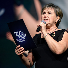 отмечает 30-летие 63